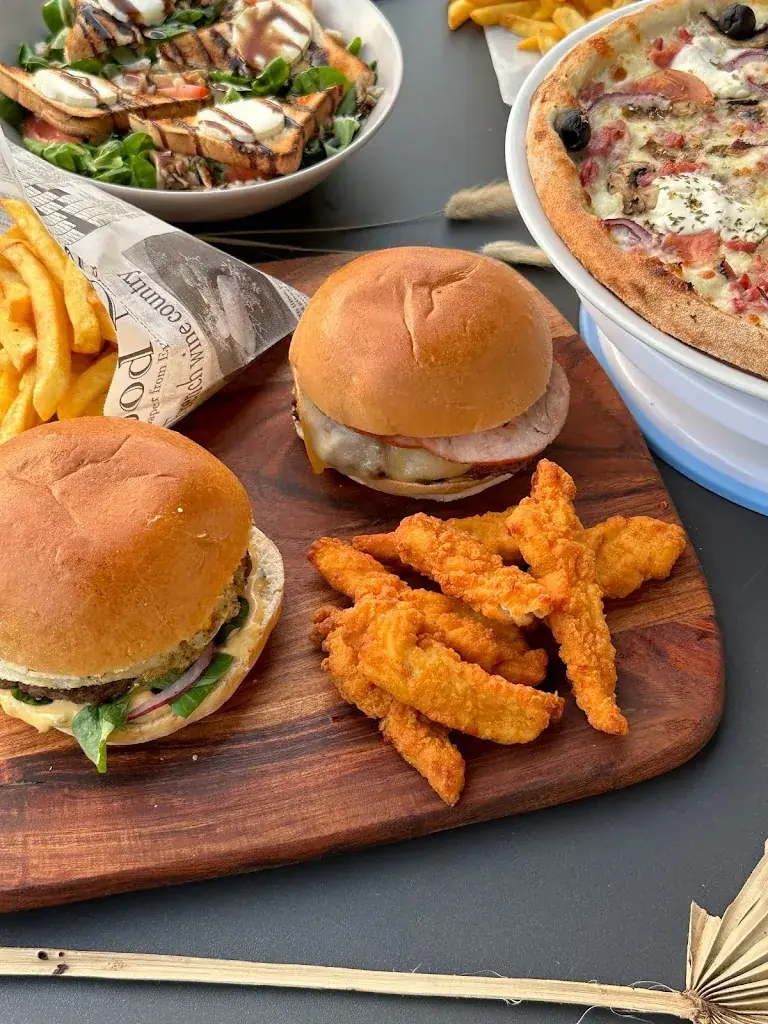 Hood’s_Amfreville-la-Mi-Voie_slider_image_3