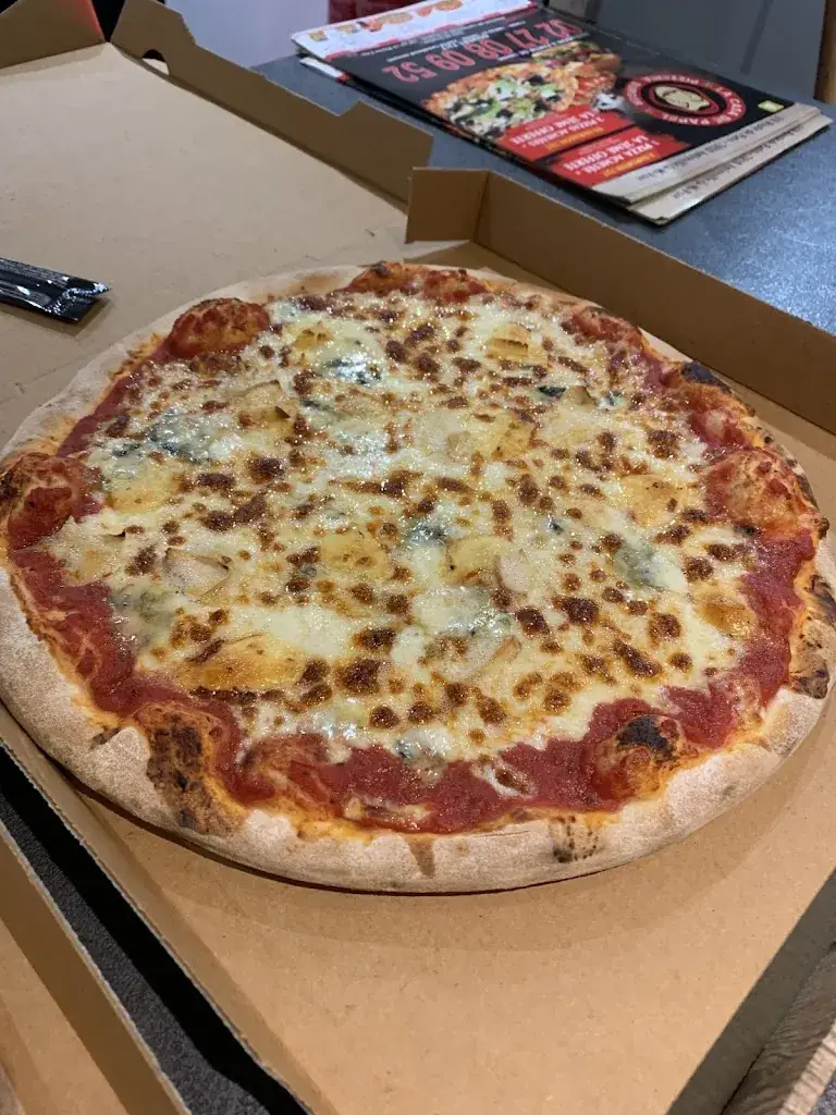 PIZZERIA LA CASA DE PAPEL restaurant in Amfreville-la-Mi-Voie