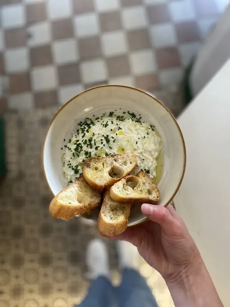 Le Café du Moulin_Andé_slider_image_2