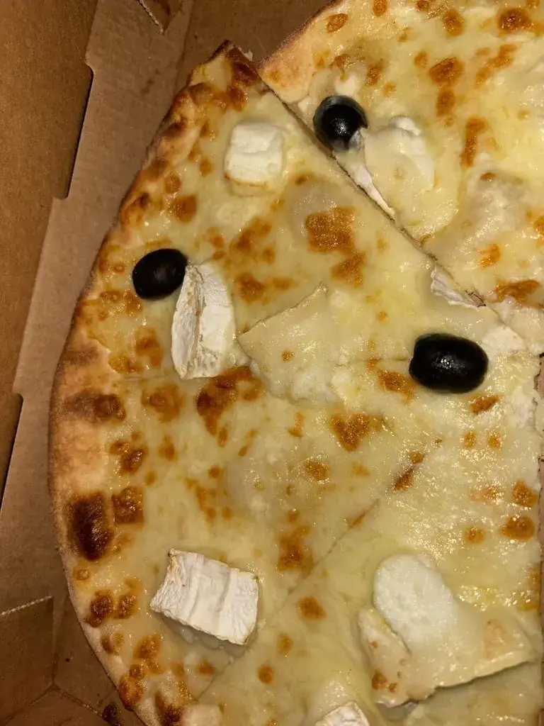 Lea Heran_Le Kiosque à Pizzas_d'Hazey_review