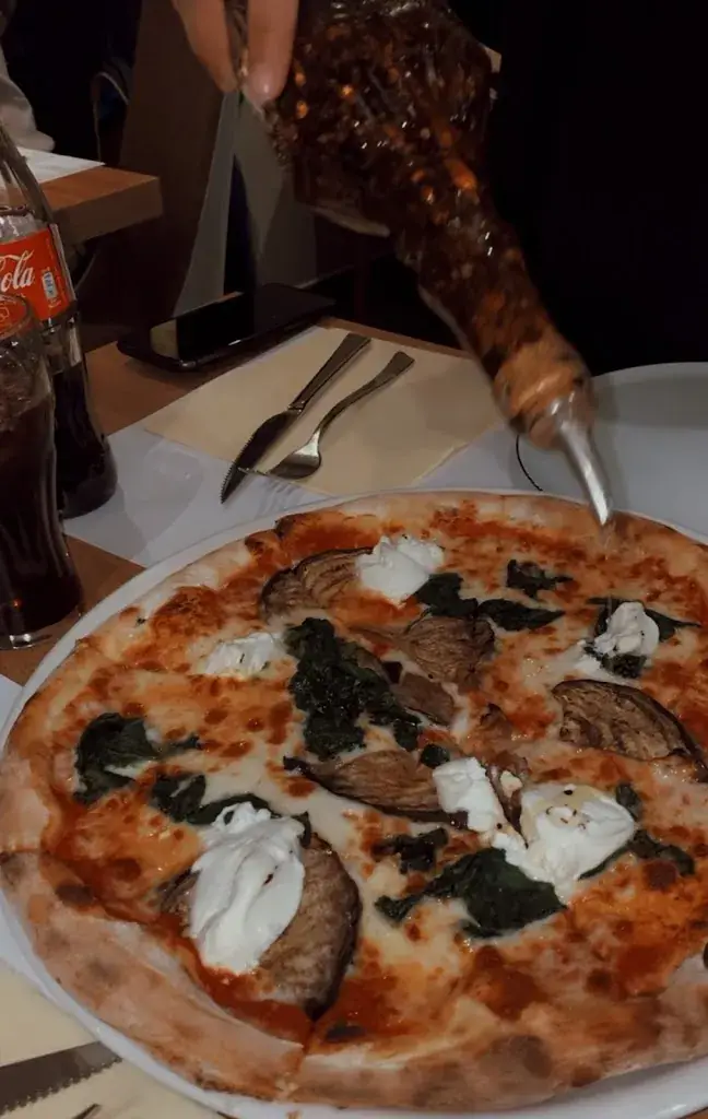 Abeera khan_Ristorante Pizzeria L'Azzurra_Ferney-Voltaire_review