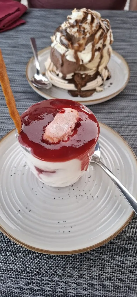 Lena Olena_L'Aubélie restaurant_Salon_review