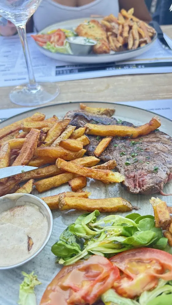 Valquiria PATIGNY LUSTOSA_Le Scie-Gare_Val-de-Scie_review