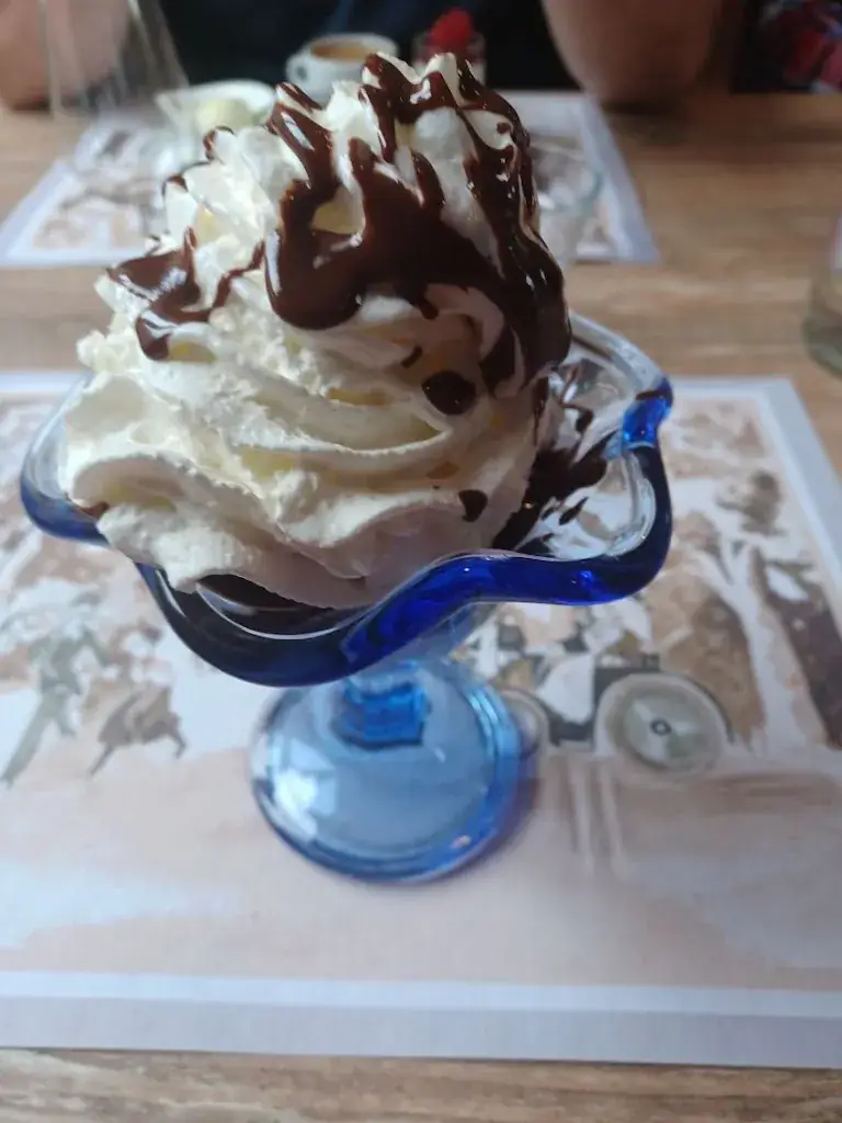 Olivier Petiton_La Confiance Family_Bosc-le-Hard_review