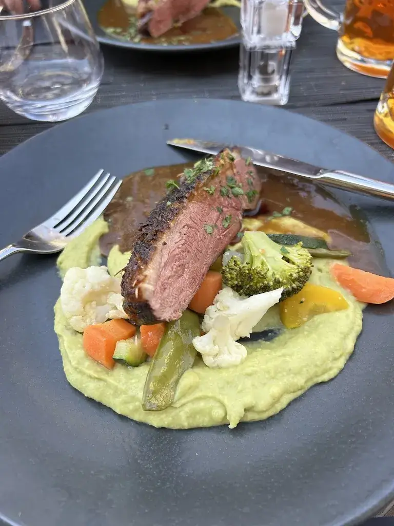 Fahri Asgarzade_Le Patriarche_Ferney-Voltaire_review