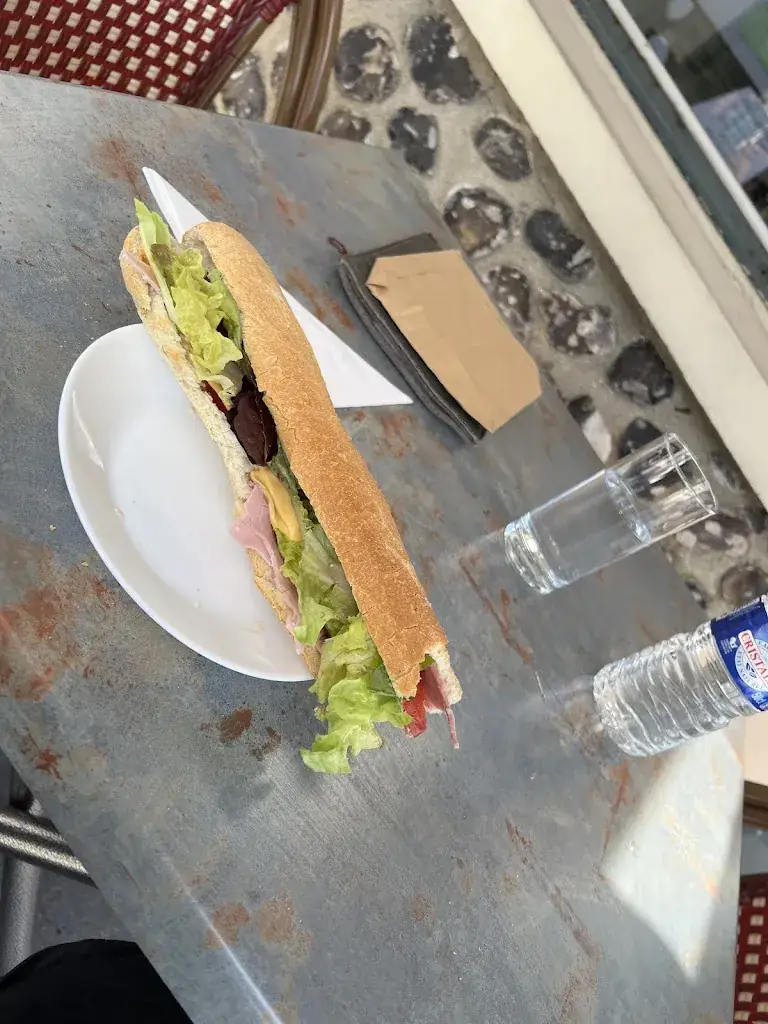 Sascha Hermanns_A l arret des cars_Aumale_review