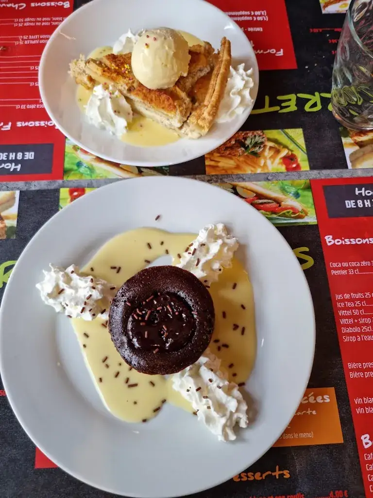 A l arret des cars restaurant à Aumale