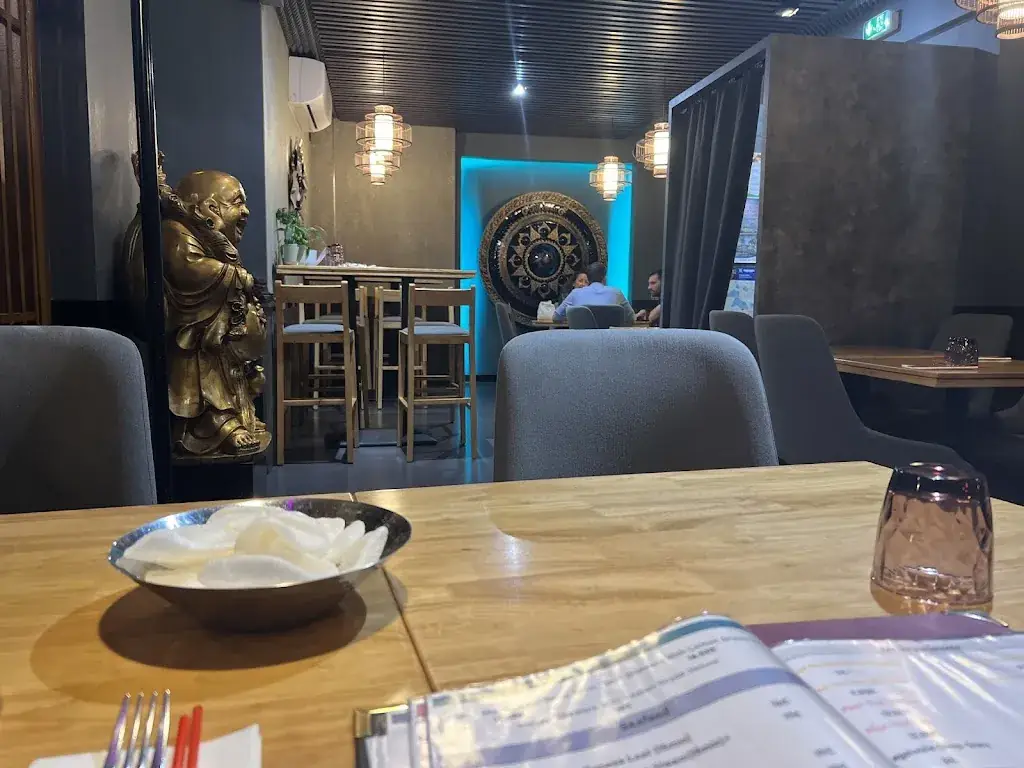 Quatro_CHINA THAI_Ferney-Voltaire_review