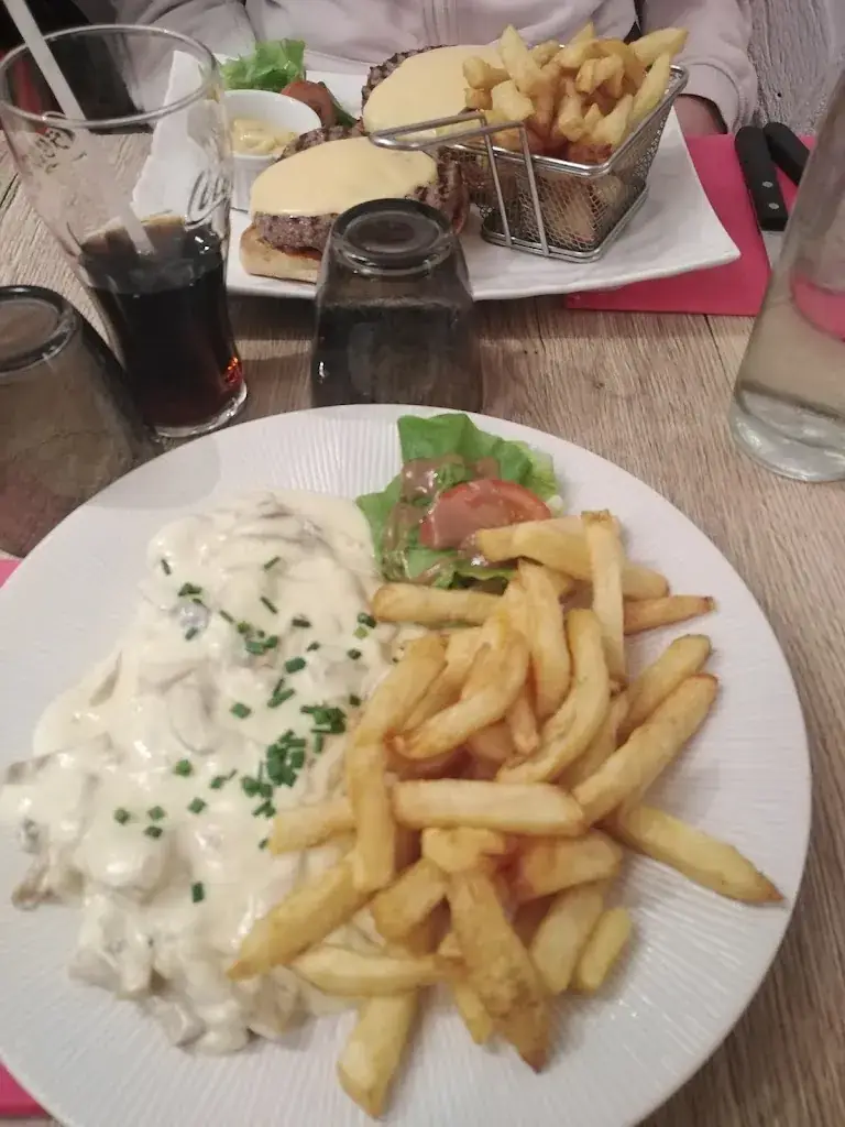 Maite Merlin Lasgi_Le Six_Yvetot_reseña