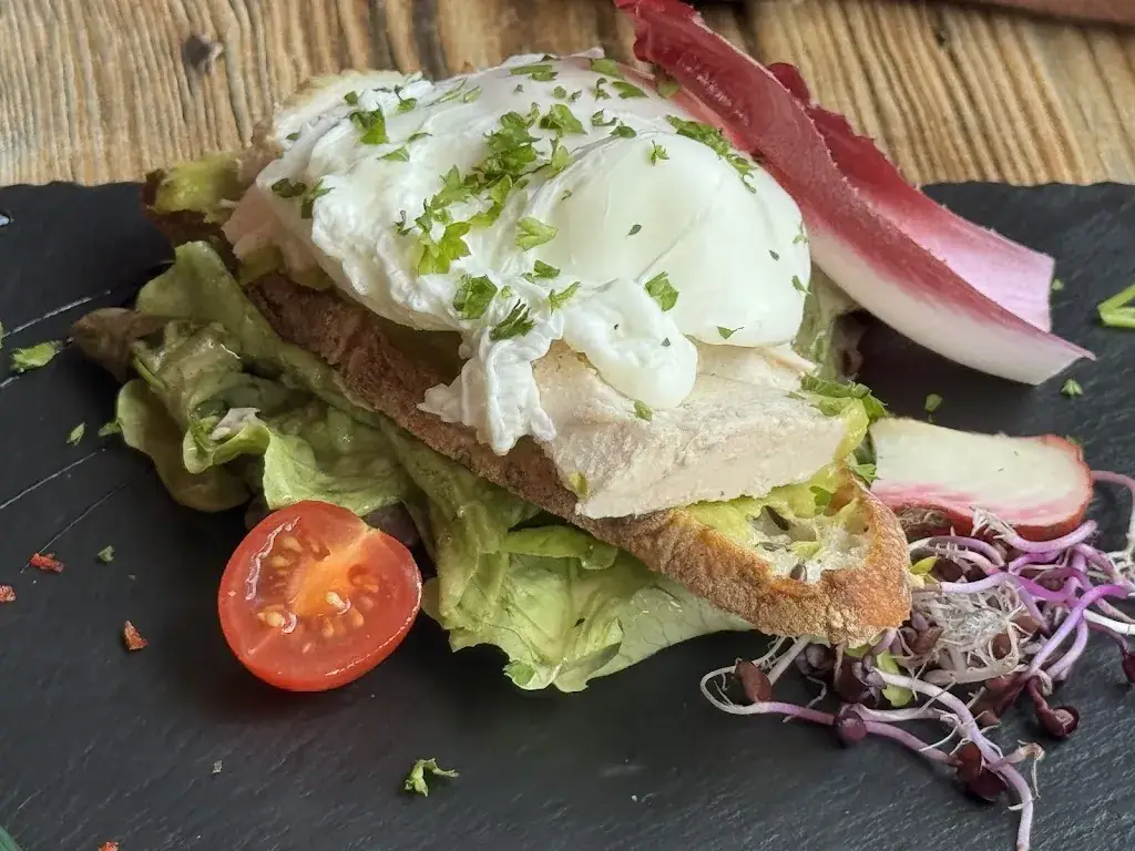 Christine Bujardet_L’Etage_Yvetot_review