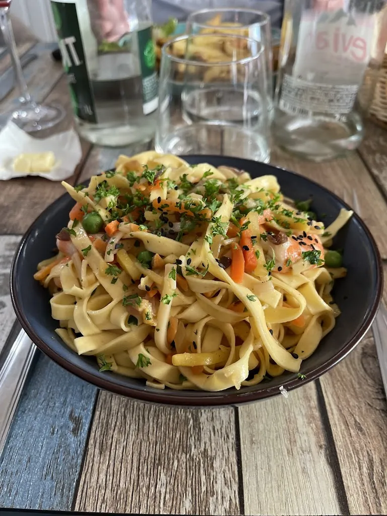 Restaurant L'Actrice_Saint-Clair-sur-les-Monts_slider_image_1