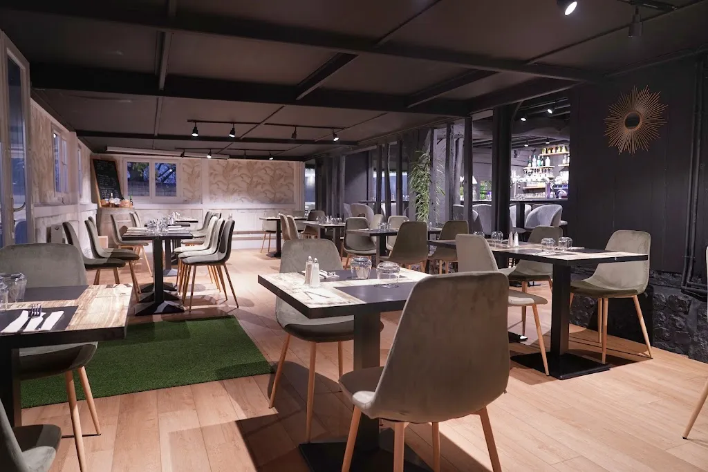 Le Grill restaurant in Sainte-Marie-des-Champs