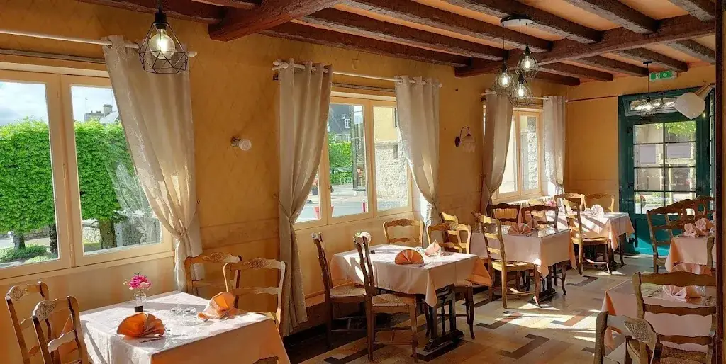 Le Relais Du Parc a Barenton restaurant in Barenton