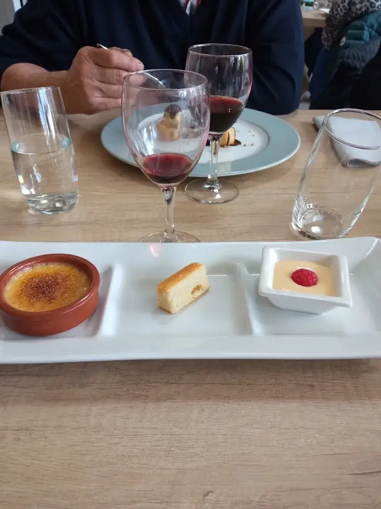 Menu_Hostel La Source_Saint-Cyr-du-Bailleul_image_8