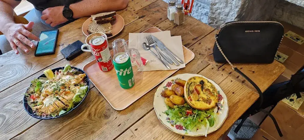 N Gre_Maison Montagu_Avranches_review