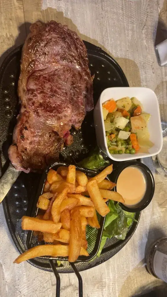 Louhan Cld_Le Capricorne_Avranches_review