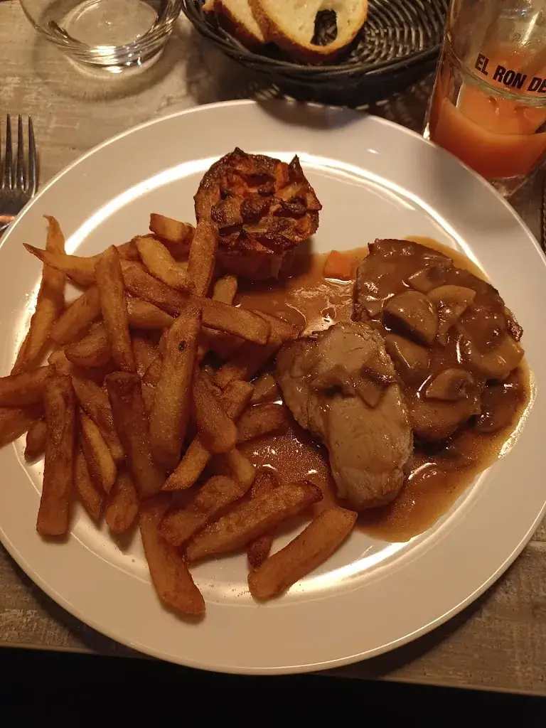 Le Capricorne_Avranches_slider_image_2