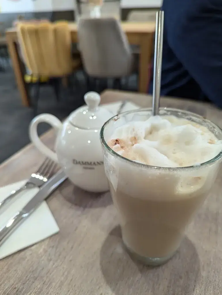 Justin Meighan_La Dînette_Avranches_review