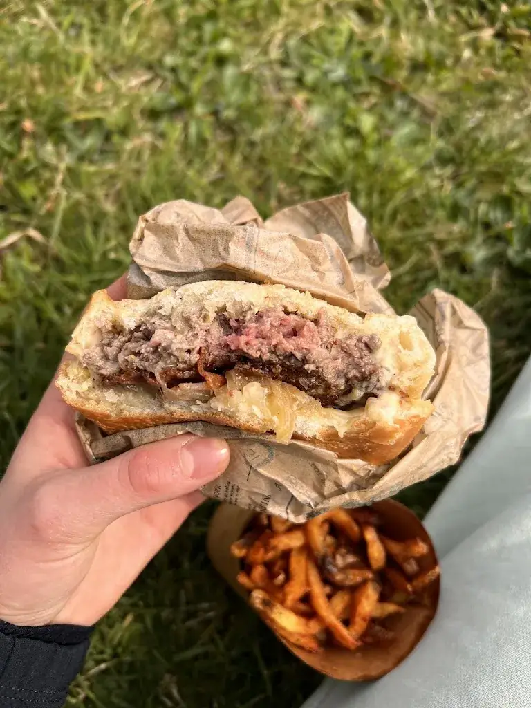 French Burger Club_Avranches_slider_image_2