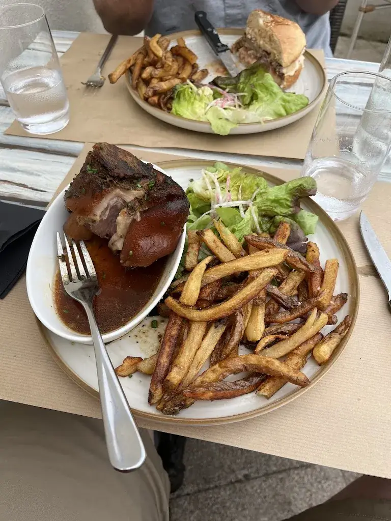 Denise Cox_Le Combi Bar Bistrot_Avranches_review