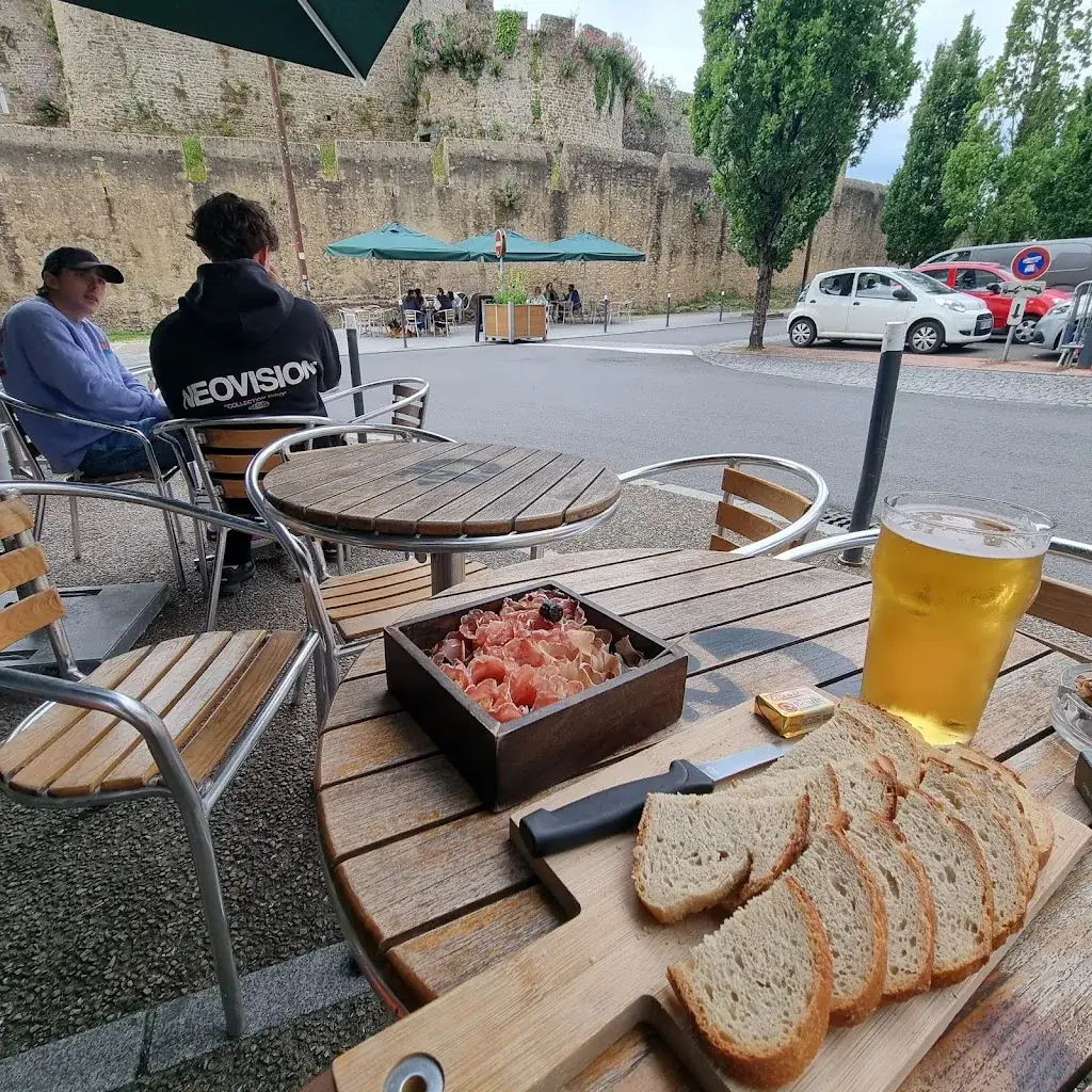 Nenad Lazarevic_Place to beer_Avranches_review