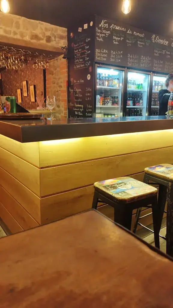 Edwin B. Flavin_Place to beer_Avranches_review