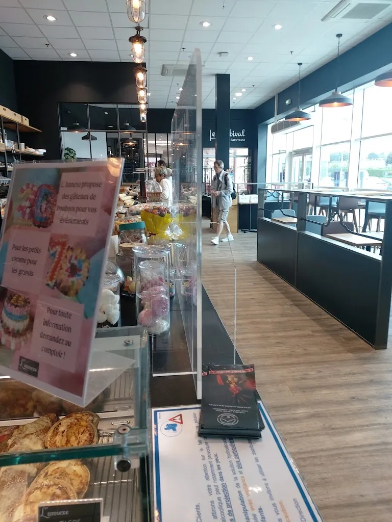 monica pronzini_Bar Le Festival_Avranches_recensione