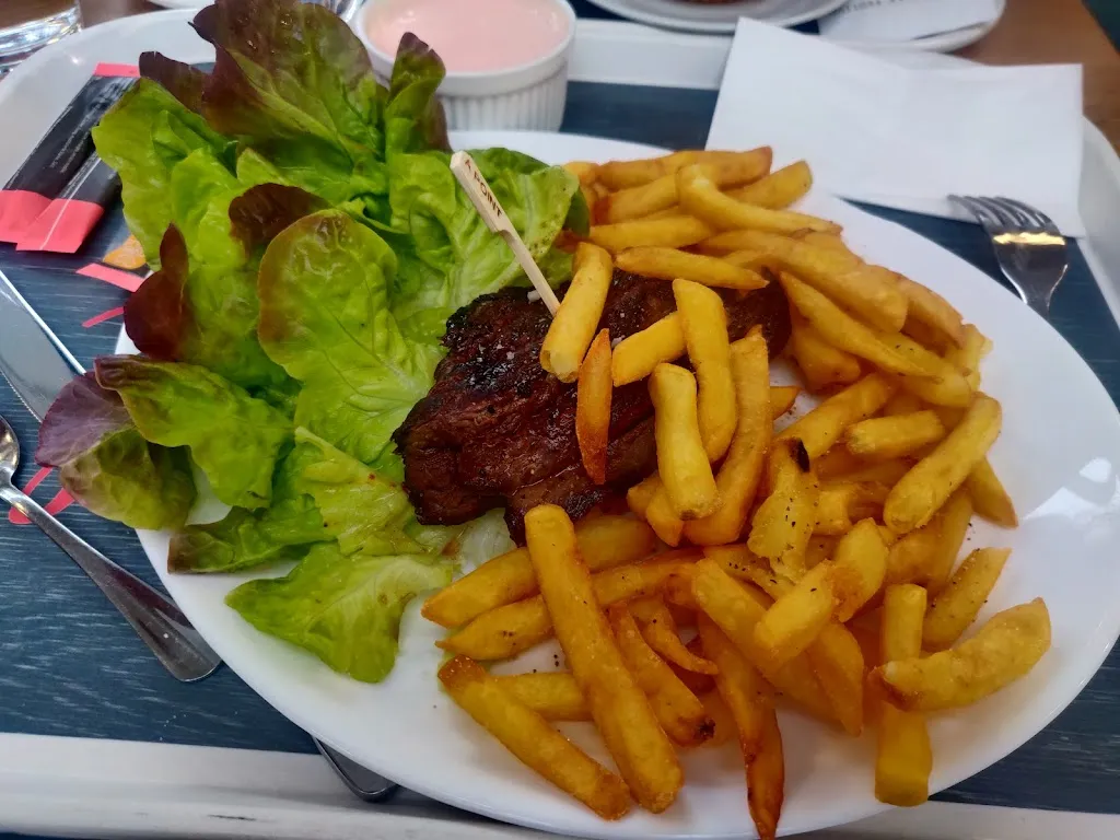 Quentin PHILIPPON_Bar Le Festival_Avranches_recensione