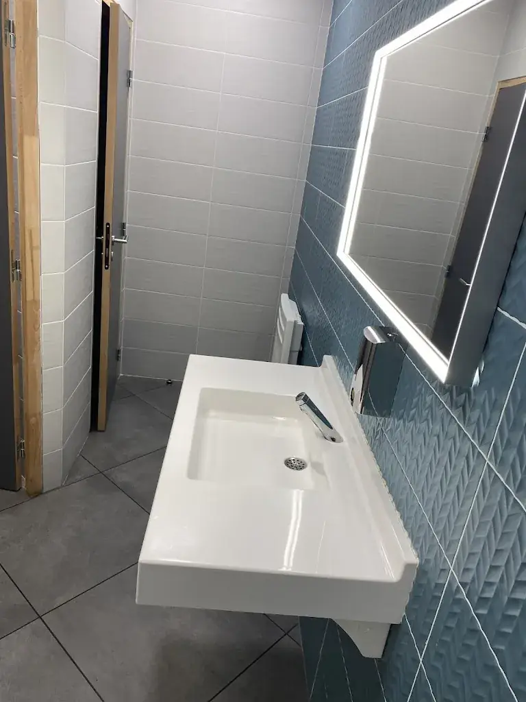 Antoine Sithi_Cafétéria le Festival_Avranches_review