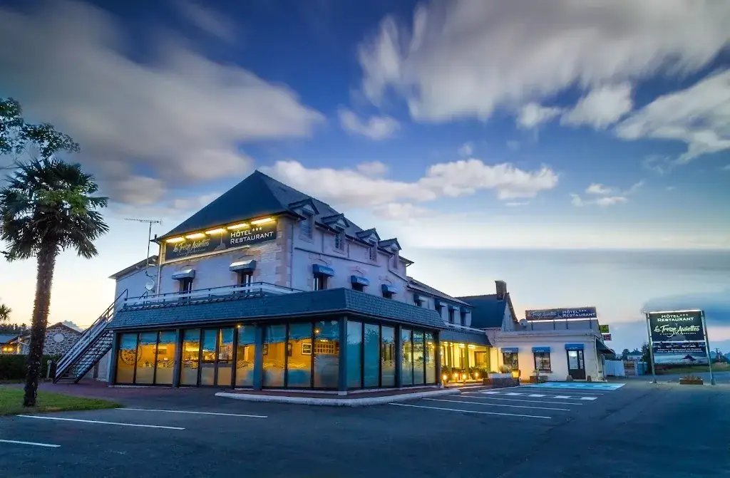 Hôtel - restaurant Les Treize Assiettes - Baie du Mont-Saint-Michel restaurant in Val-Saint-Père