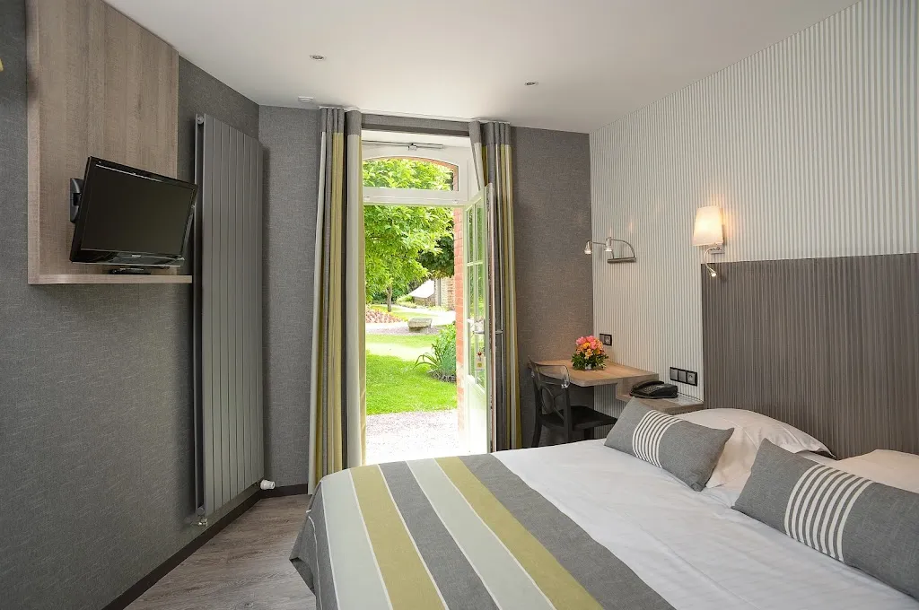 Logis Auberge de la Sélune restaurant in Chéris