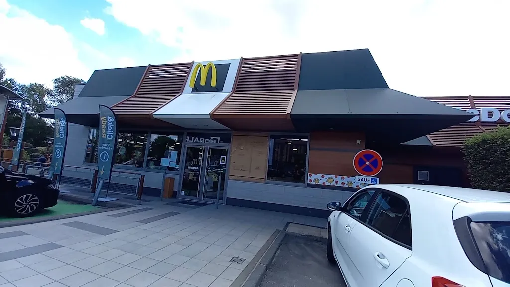McDonald's_Avranches_slider_image_3
