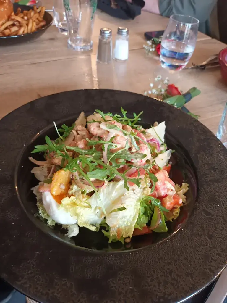 M Barnsdall_L'EN BAR QUAI_Barneville-Carteret_review