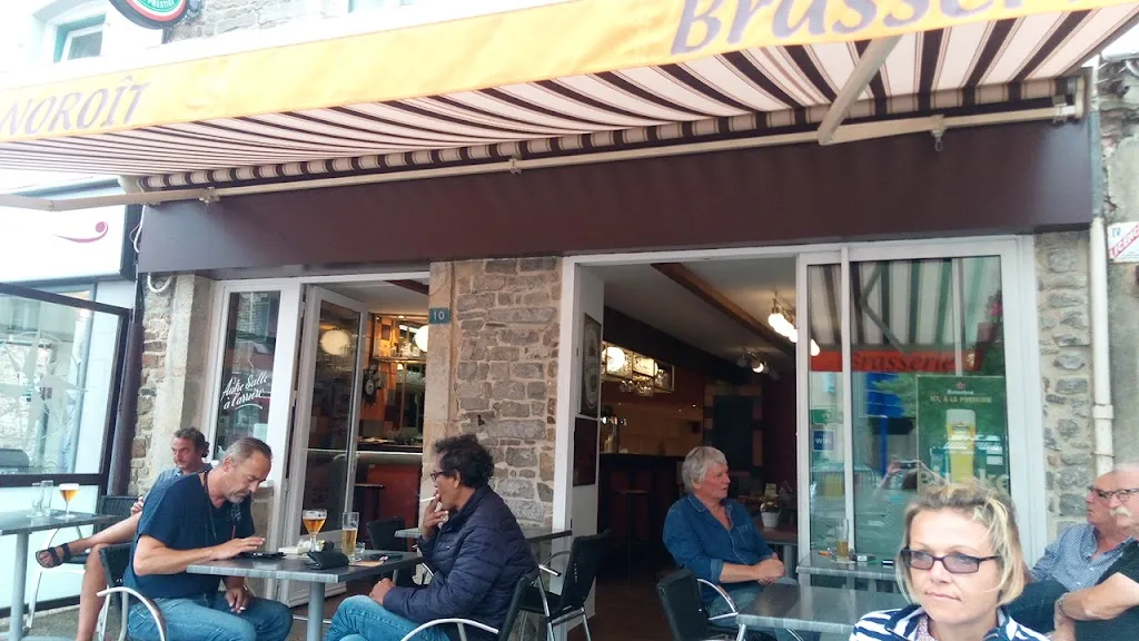 Clive Day_Le Noroit_Barneville-Carteret_review