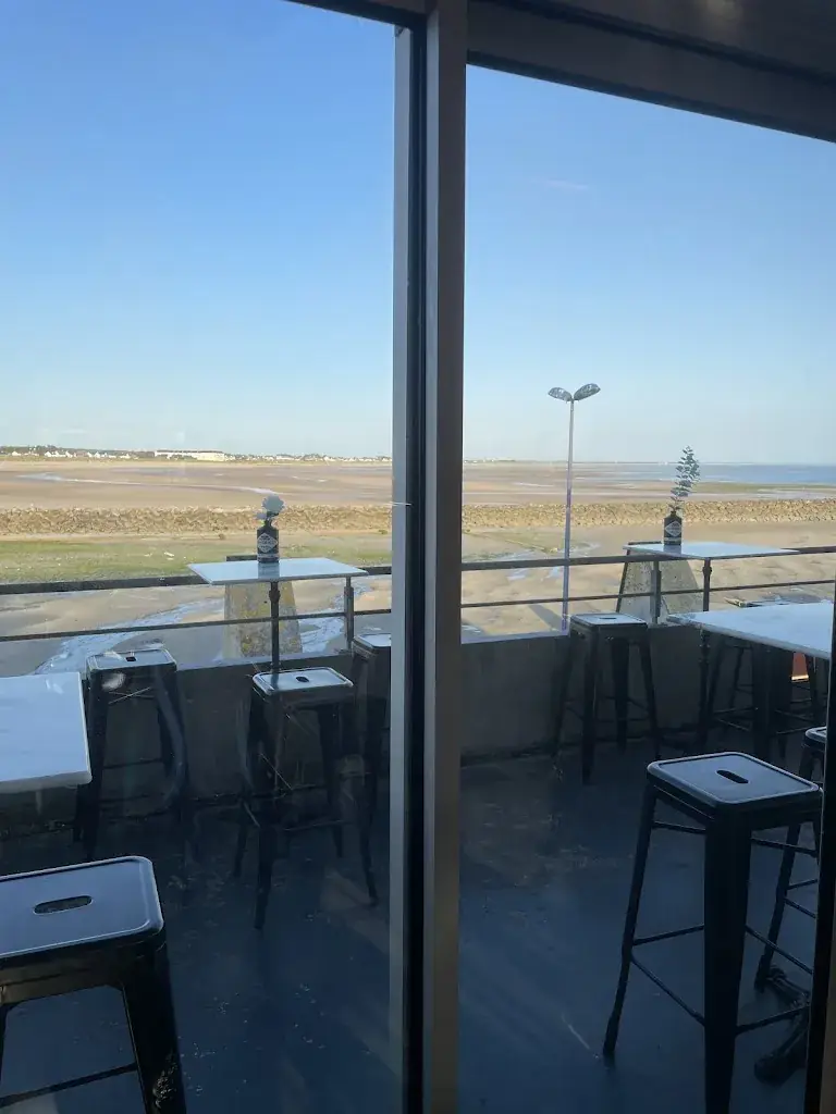 Eloïse Snchl_L'escale_Barneville-Carteret_review