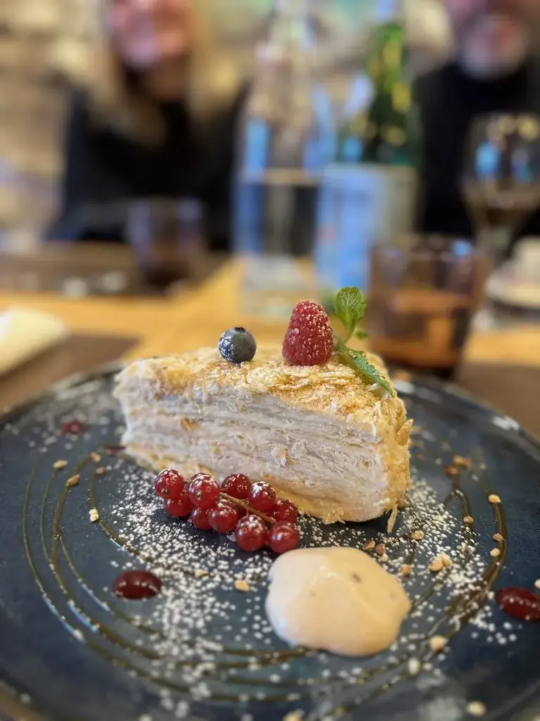 SISTERS_Frangy_slider_image_3