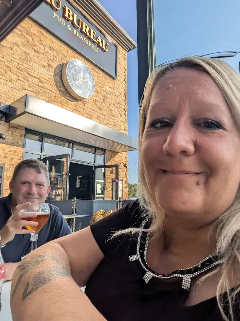 Nicola Lodge_Au Bureau - Pub et Brasserie_Pissy-Pôville_review