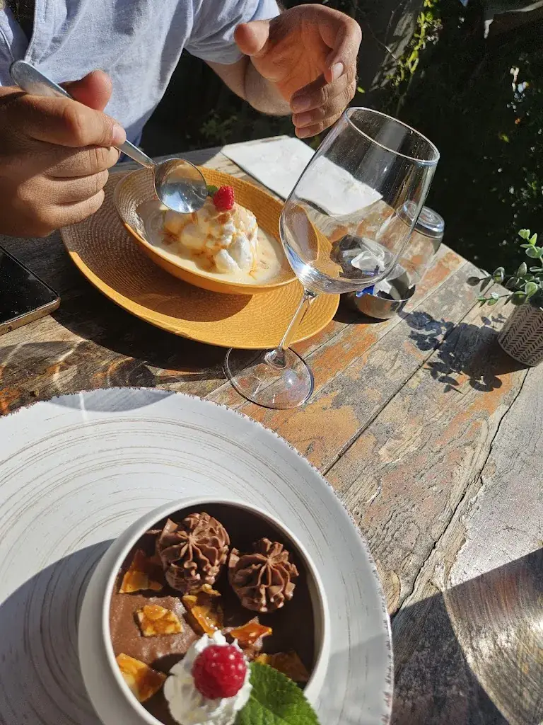 Vanessa Ghanem_Le Réfectoire_Duclair_review