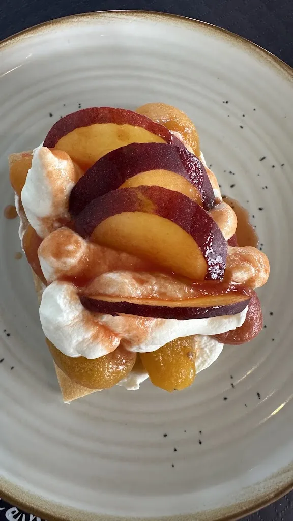 Janka Dolezal_Auberge des Grottes_Hague_review