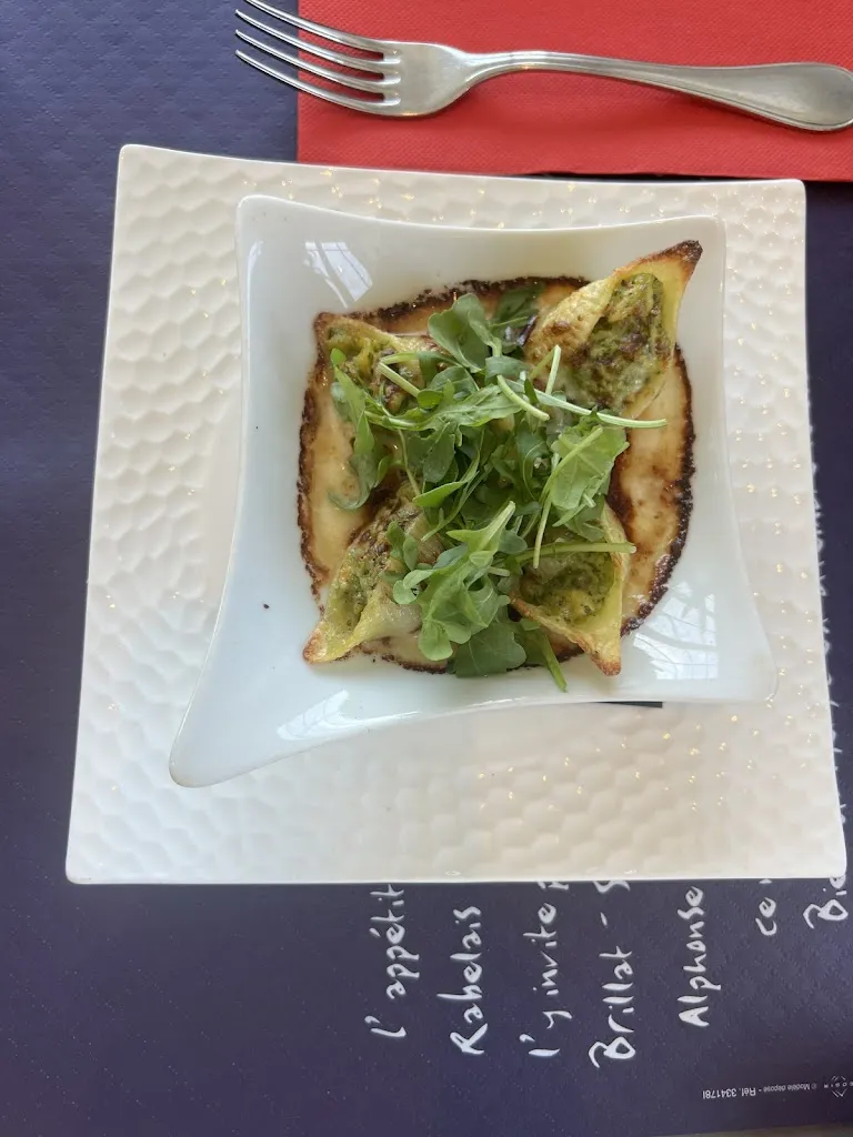 Lauren Dela Paz_Auberge des Grottes_Hague_review