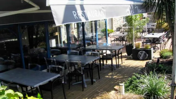 Restaurant Les Tamarins Restaurant in Hague