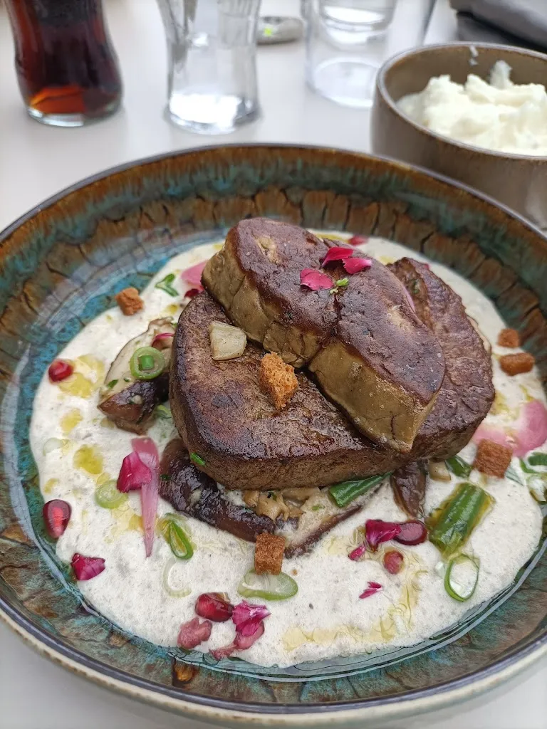 #A.J_Le Ti Poui_Hague_review