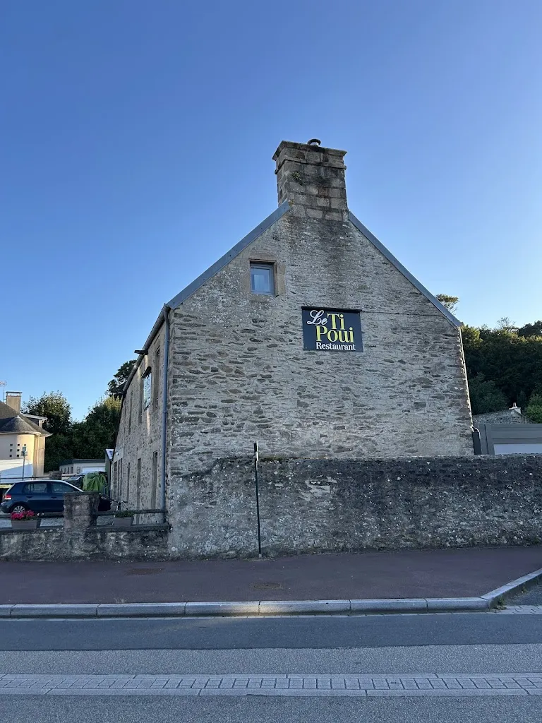 Julien Geinoz_Le Ti Poui_Hague_review