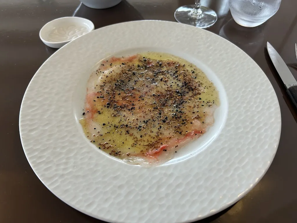 Julien Geinoz_Le Moulin à Vent_Hague_review