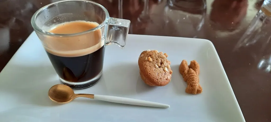 Le Moulin à Vent_Hague_slider_image_2