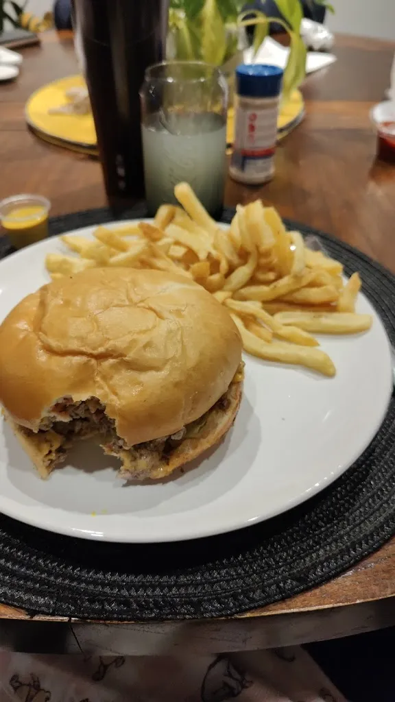 Chloé Marchand_Mashle - Burgers Beaumont_Beaumont-le-Roger_review