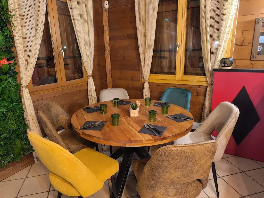 Restaurant Ô 100 Dessus Dessous ristorante a Musièges