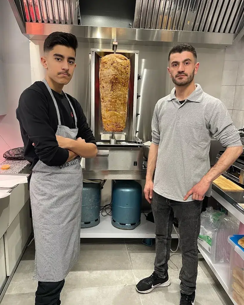 Güleser Benzer_Star Fast food_Beaumont-le-Roger_review