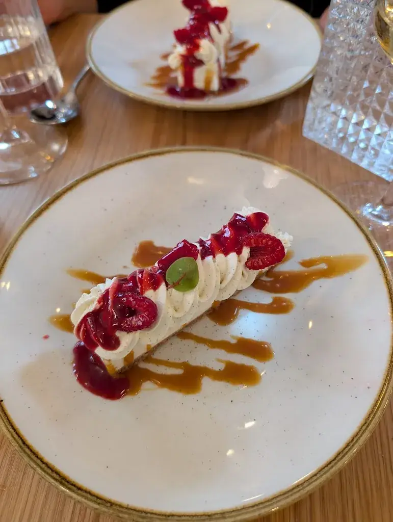 Cagri Ürkmez_Bonbonne_Bayeux_review