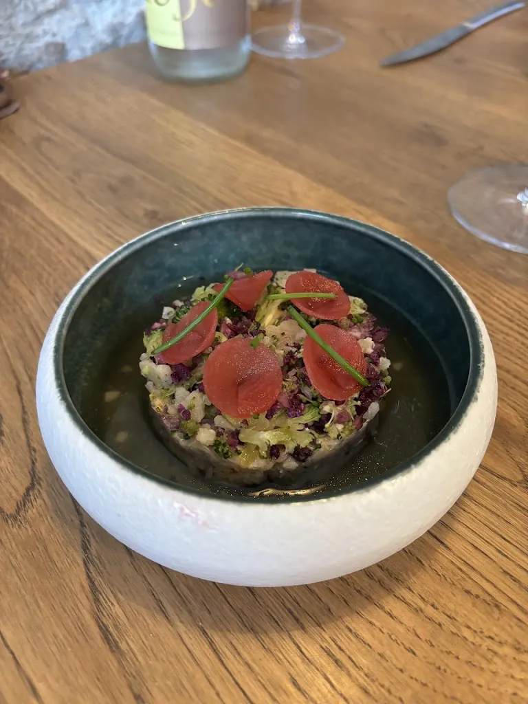 Arnout Mostert_L'Angle Saint Laurent_Bayeux_review